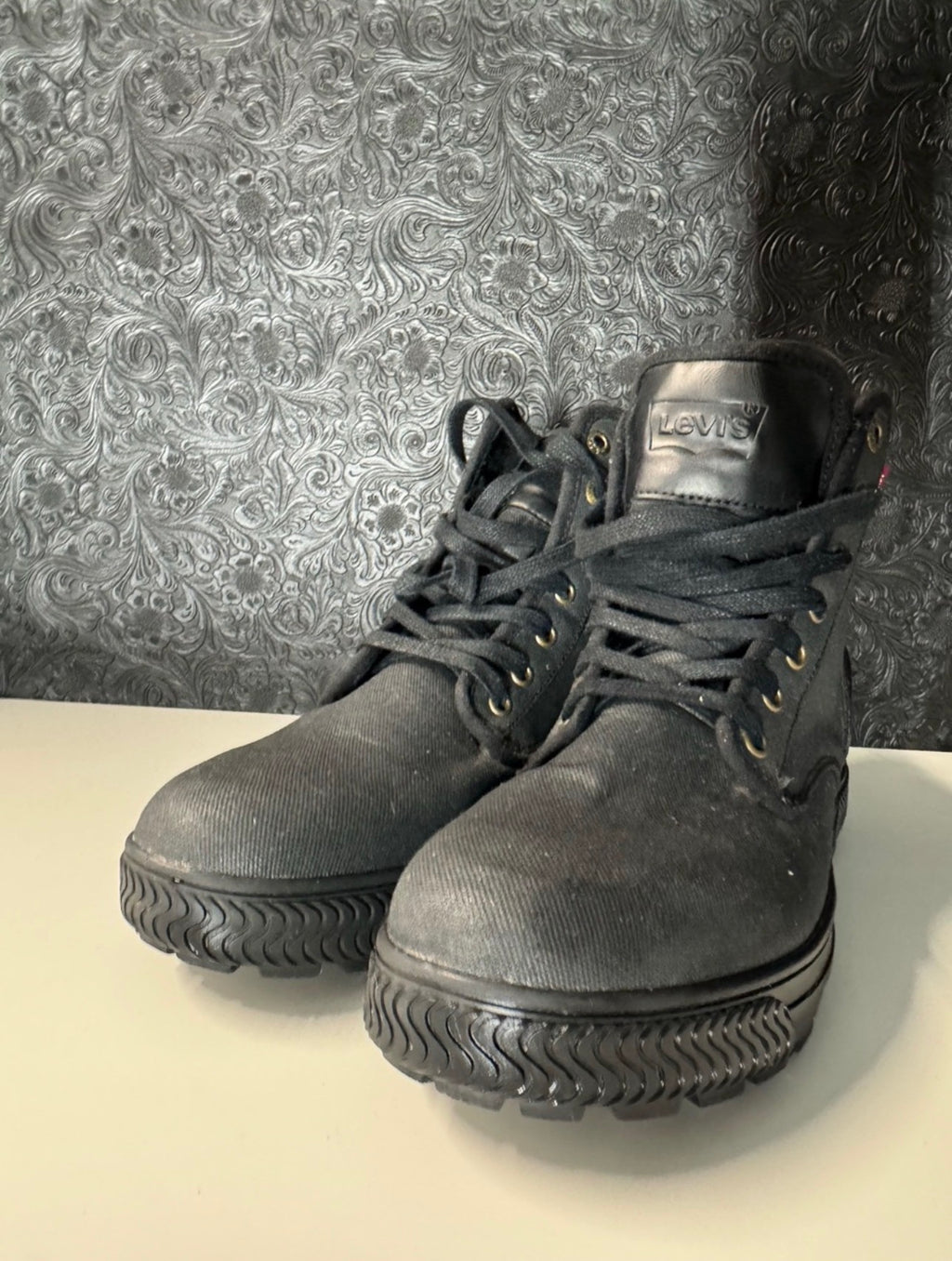Levi's Black Canvas Lace-Up Ankle Boot (Like New)