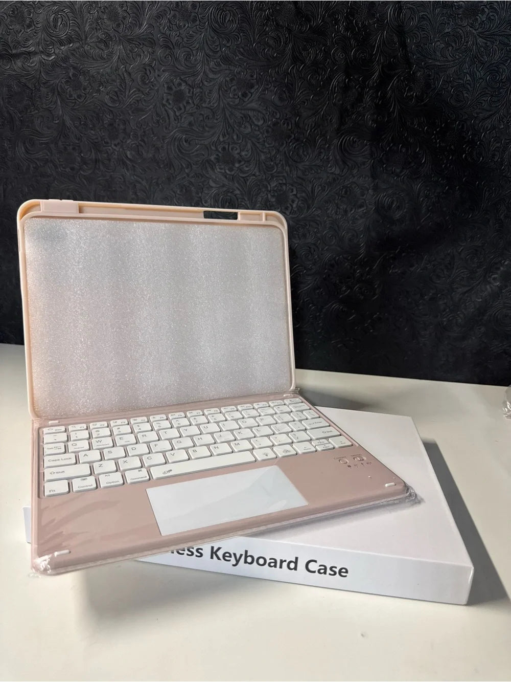 iPad Wireless Keyboard Case Featuring Built-in Trackpad and Detachable Mag Cover (New)
