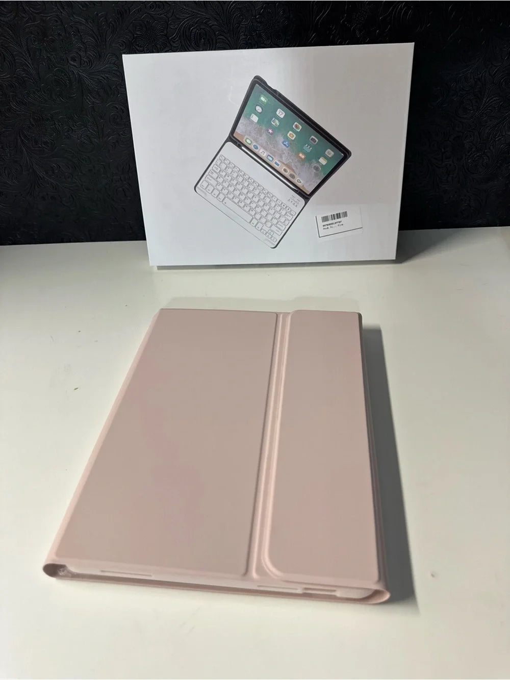 iPad Wireless Keyboard Case Featuring Built-in Trackpad and Detachable Mag Cover (New)
