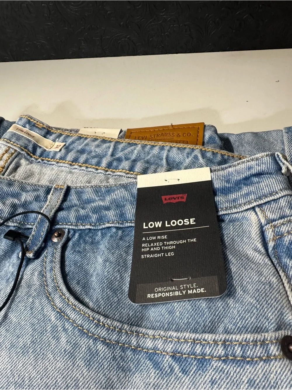 Levi's Low Loose Women's Jeans (New)